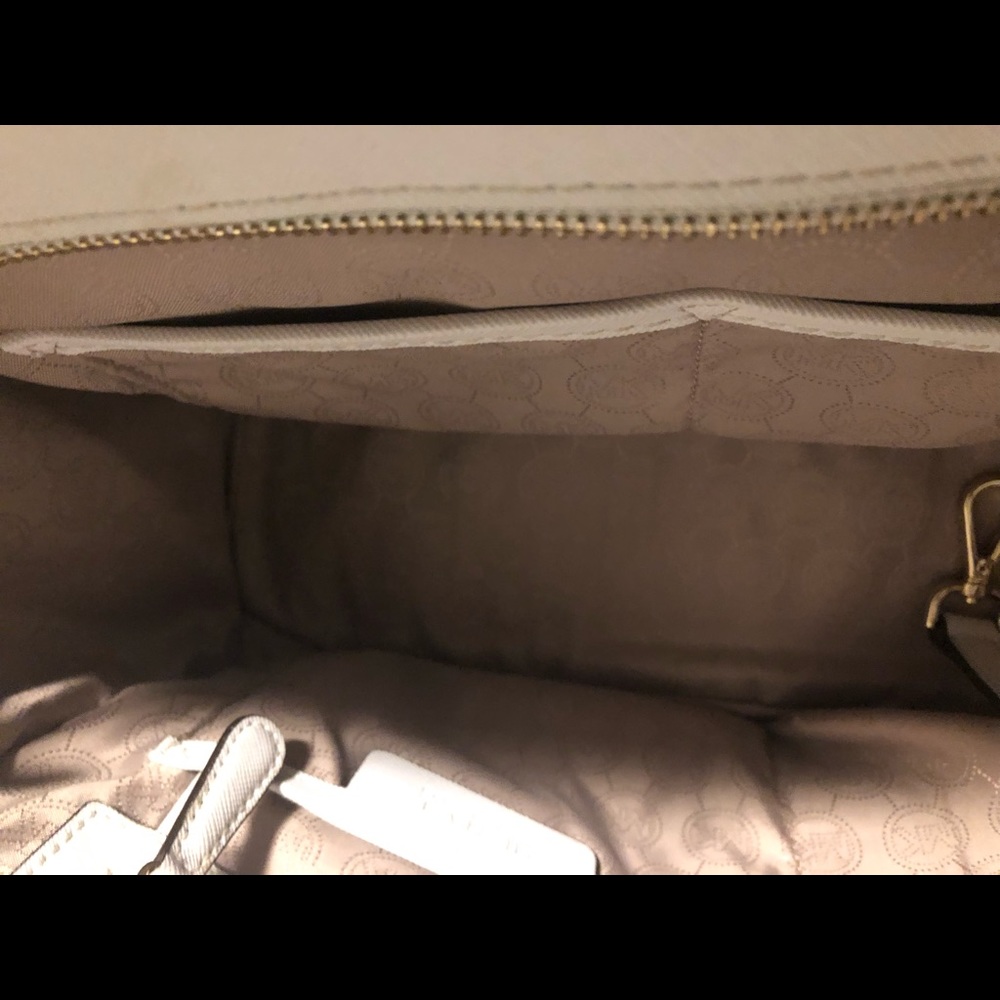 Authentic Michael Kors Handbag - image 5